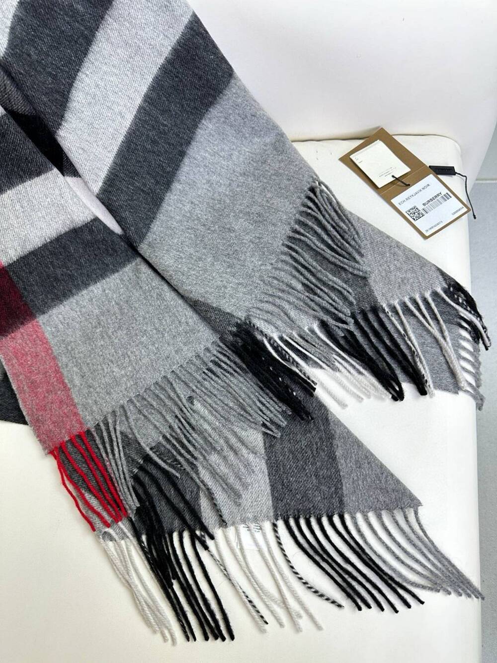 Burberry Shawl - Picture 7 of 7